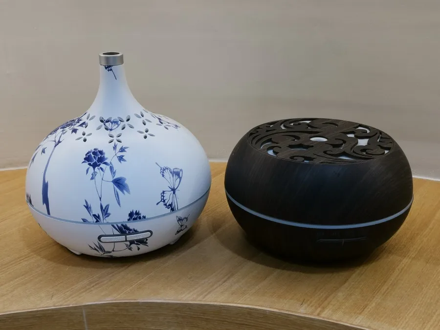 Finished ultrasonic aroma diffusers in ceramic and wood-grain finishes